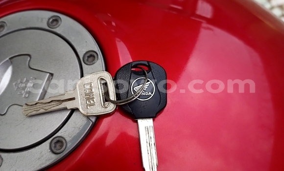 Acheter Occasion Moto Honda ST Rouge à Cotonou, Benin Acheter Occasion Moto Honda ST Rouge à Cotonou, Benin