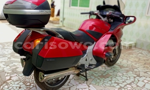 Acheter Occasion Moto Honda ST Rouge à Cotonou, Benin Acheter Occasion Moto Honda ST Rouge à Cotonou, Benin