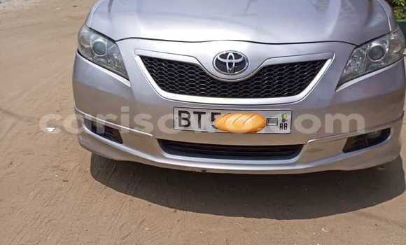 Ra Àlòkù Toyota Camry Silver Ọkọ̀ in Abomey Calavi ni Benin