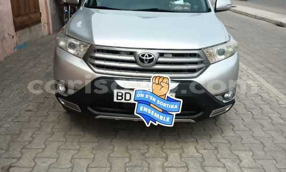 Sayi Na hannu Toyota Highlander Azurfa Mota in Cotonou a Benin
