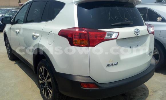 Acheter Occasion Voiture Toyota RAV4 Blanc à Cotonou, Benin Acheter Occasion Voiture Toyota RAV4 Blanc à Cotonou, Benin