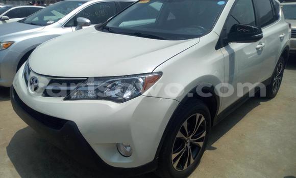 Acheter Occasion Voiture Toyota RAV4 Blanc à Cotonou, Benin Acheter Occasion Voiture Toyota RAV4 Blanc à Cotonou, Benin