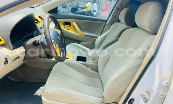 Sayi Na hannu Toyota Camry White Mota in Cotonou a Benin Sayi Na hannu Toyota Camry White Mota in Cotonou a Benin