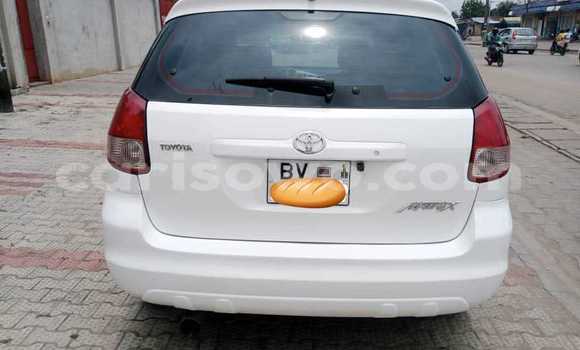 Sayi Na hannu Toyota Matrix White Mota in Abomey Calavi a Benin Sayi Na hannu Toyota Matrix White Mota in Abomey Calavi a Benin