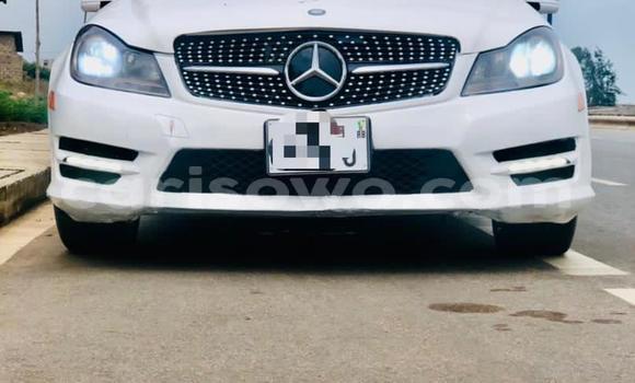 Ra Àlòkù Mercedes-Benz C–Class funfun Ọkọ̀ in Cotonou ni Benin