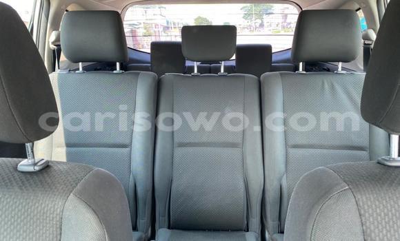 Sayi Na hannu Toyota Corolla Verso Azurfa Mota in Cotonou a Benin Sayi Na hannu Toyota Corolla Verso Azurfa Mota in Cotonou a Benin