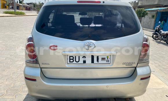 Sayi Na hannu Toyota Corolla Verso Azurfa Mota in Cotonou a Benin Sayi Na hannu Toyota Corolla Verso Azurfa Mota in Cotonou a Benin