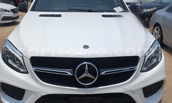 Sayi Na hannu Mercedes-Benz GLE White Mota in Cotonou a Benin