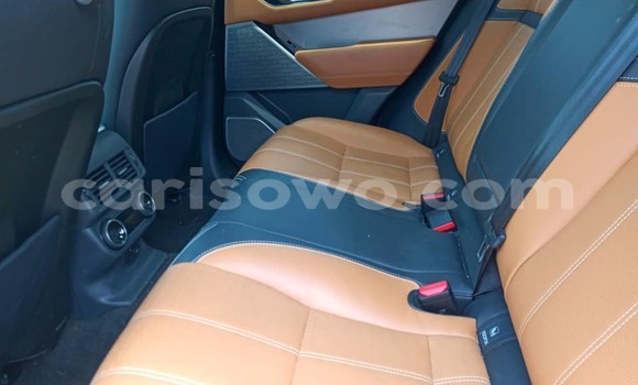 Acheter Occasion Voiture Land Rover Range Rover Velar Blanc à Cotonou, Benin Acheter Occasion Voiture Land Rover Range Rover Velar Blanc à Cotonou, Benin