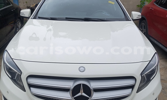 Ra Àlòkù Mercedes-Benz GLA-klasse funfun Ọkọ̀ in Cotonou ni Benin