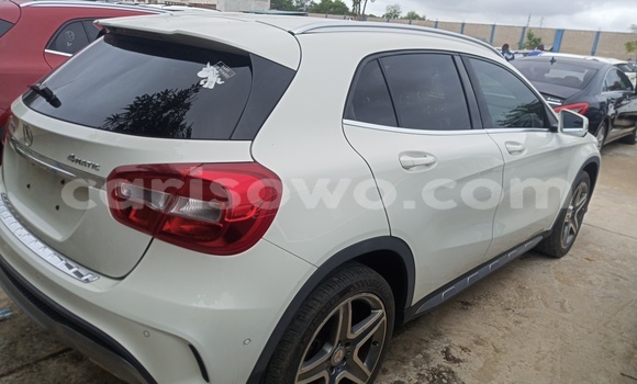 Acheter Occasion Voiture Mercedes-Benz GLA-klasse Blanc à Cotonou, Benin Acheter Occasion Voiture Mercedes-Benz GLA-klasse Blanc à Cotonou, Benin