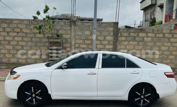 Sayi Na hannu Toyota Camry White Mota in Abomey Calavi a Benin Sayi Na hannu Toyota Camry White Mota in Abomey Calavi a Benin