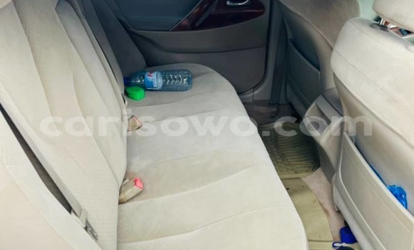 Sayi Na hannu Toyota Camry White Mota in Abomey Calavi a Benin Sayi Na hannu Toyota Camry White Mota in Abomey Calavi a Benin