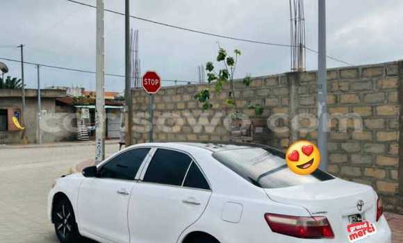 Sayi Na hannu Toyota Camry White Mota in Abomey Calavi a Benin Sayi Na hannu Toyota Camry White Mota in Abomey Calavi a Benin