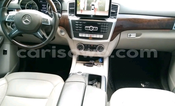 Acheter Occasion Voiture Mercedes-Benz ML–Class Blanc à Cotonou, Benin Acheter Occasion Voiture Mercedes-Benz ML–Class Blanc à Cotonou, Benin