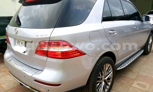 Acheter Occasion Voiture Mercedes-Benz ML–Class Blanc à Cotonou, Benin Acheter Occasion Voiture Mercedes-Benz ML–Class Blanc à Cotonou, Benin