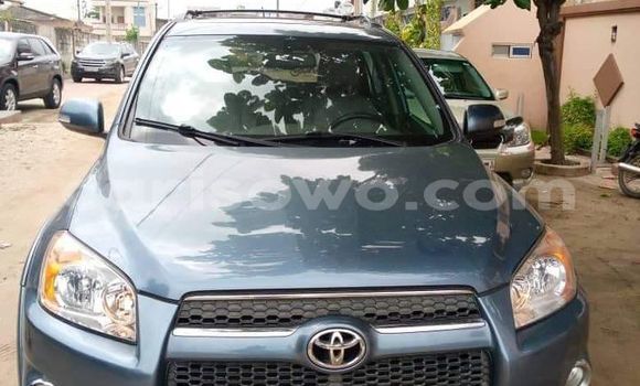 Ra Àlòkù Toyota RAV4 Blue Ọkọ̀ in Cotonou ni Benin