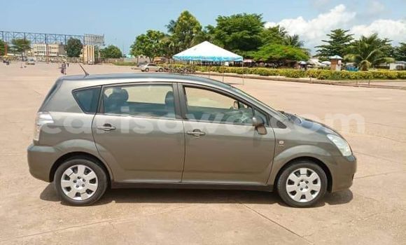Ra Àlòkù Toyota Corolla Verso Brown Ọkọ̀ in Cotonou ni Benin