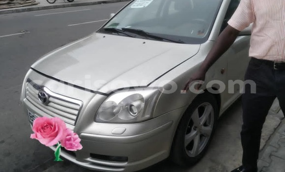 Sayi Na hannu Toyota Avensis Azurfa Mota in Abomey Calavi a Benin