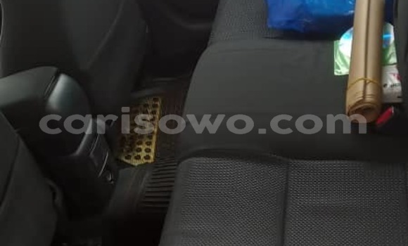 Sayi Na hannu Toyota Avensis Azurfa Mota in Abomey Calavi a Benin Sayi Na hannu Toyota Avensis Azurfa Mota in Abomey Calavi a Benin