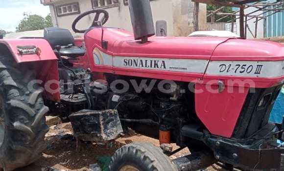 Buy Used Caterpillar 120 Red Truck in Abomey Calavi in Benign Buy Used Caterpillar 120 Red Truck in Abomey Calavi in Benign