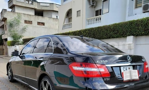 Acheter Occasion Voiture Mercedes-Benz E-Classe Noir à Cotonou, Benin Acheter Occasion Voiture Mercedes-Benz E-Classe Noir à Cotonou, Benin