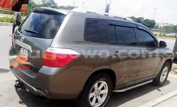 Sayi Na hannu Toyota Highlander Azurfa Mota in Cotonou a Benin Sayi Na hannu Toyota Highlander Azurfa Mota in Cotonou a Benin