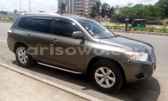Sayi Na hannu Toyota Highlander Azurfa Mota in Cotonou a Benin Sayi Na hannu Toyota Highlander Azurfa Mota in Cotonou a Benin