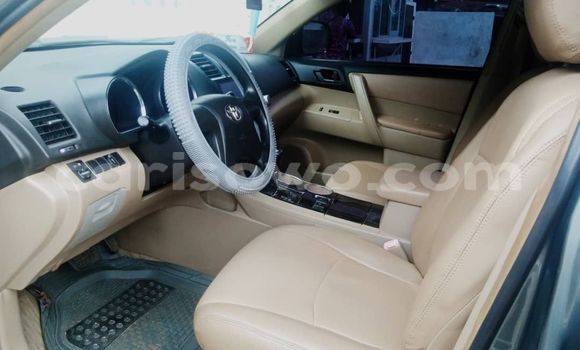 Sayi Na hannu Toyota Highlander Azurfa Mota in Cotonou a Benin Sayi Na hannu Toyota Highlander Azurfa Mota in Cotonou a Benin