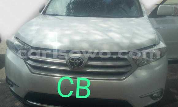 Acheter Occasion Voiture Toyota Highlander Blanc à Cotonou, Benin Acheter Occasion Voiture Toyota Highlander Blanc à Cotonou, Benin