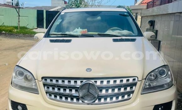 Ra Àlòkù Mercedes-Benz ML–Class Silver Ọkọ̀ in Cotonou ni Benin