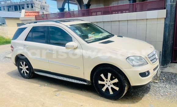 Sayi Na hannu Mercedes-Benz ML–Class Azurfa Mota in Cotonou a Benin Sayi Na hannu Mercedes-Benz ML–Class Azurfa Mota in Cotonou a Benin