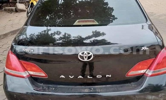 Sayi Na hannu Toyota Avalon Black Mota in Porto Novo a Benin
