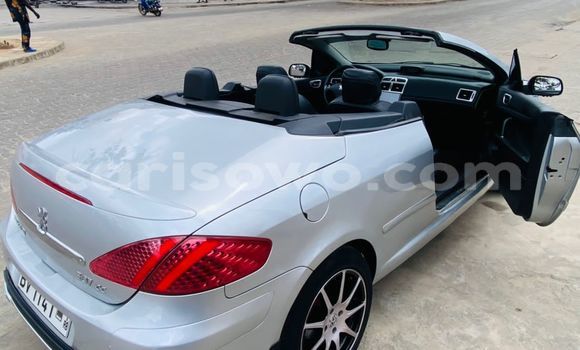 Sayi Na hannu Peugeot 307 Azurfa Mota in Cotonou a Benin