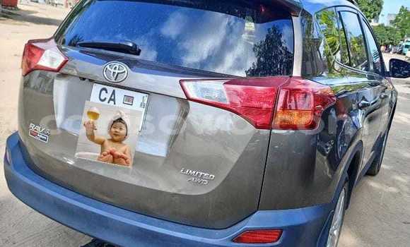 Ra Àlòkù Toyota RAV4 Silver Ọkọ̀ in Cotonou ni Benin Ra Àlòkù Toyota RAV4 Silver Ọkọ̀ in Cotonou ni Benin
