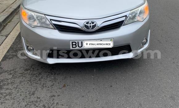 Sayi Na hannu Toyota Camry Azurfa Mota in Cotonou a Benin