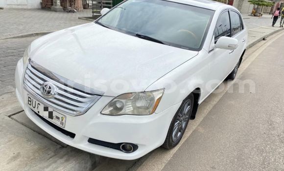 Sayi Na hannu Toyota Avalon White Mota in Cotonou a Benin