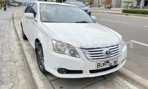 Buy Used Toyota Avalon White Car in Cotonou in Benign Buy Used Toyota Avalon White Car in Cotonou in Benign
